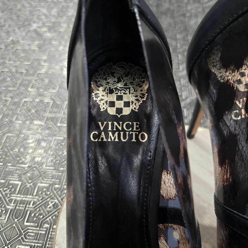 š¢ VinceāCamuto Dark Patterned Heels - Picture 8 of 17